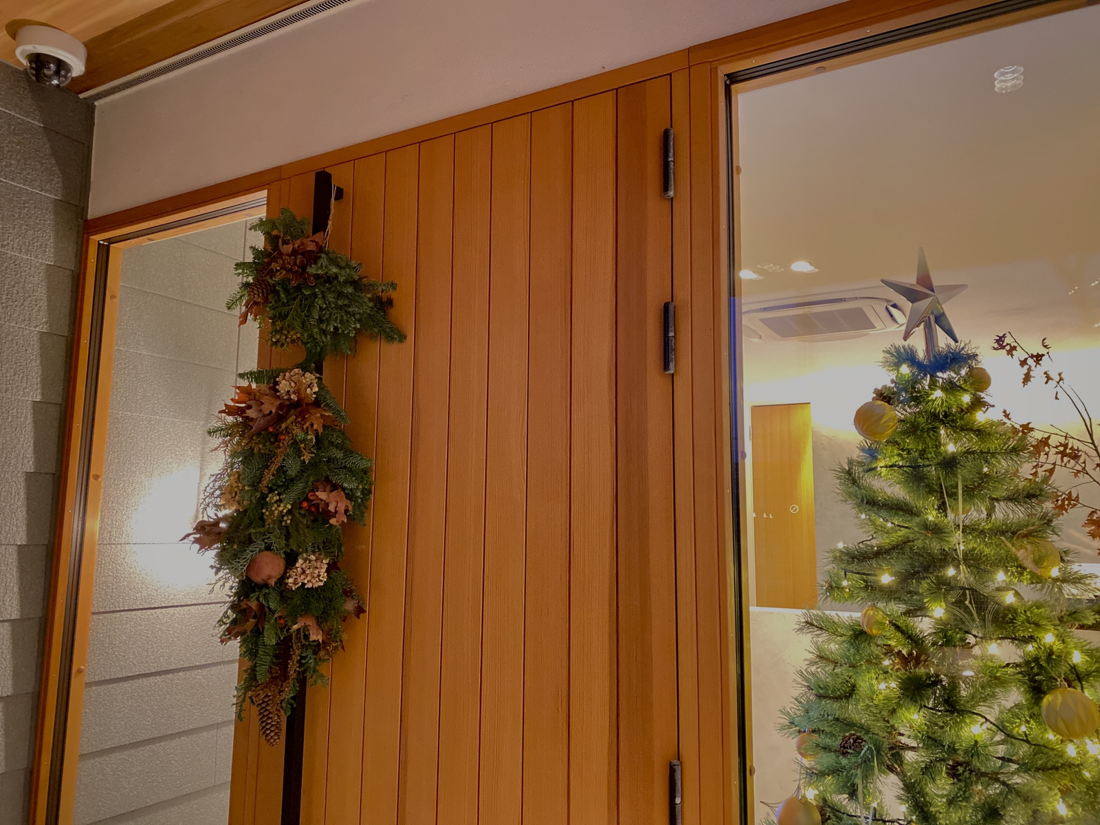 クリスマス仕様でお出迎え